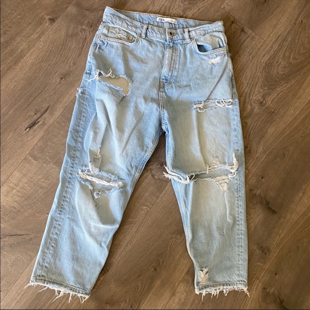 Zara Distressed High Rise Mom Jeans Size 31